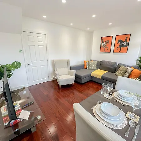 Cozy 2-bedroom Flat With Private Balcony Near Islington Station, Canonbury
