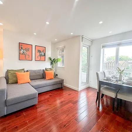 Cozy 2-bedroom Flat With Private Balcony Near Islington Station, Canonbury *