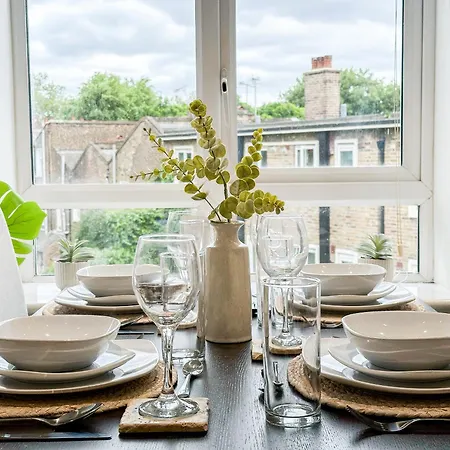 Cozy 2-bedroom Flat With Private Balcony Near Islington Station, Canonbury London