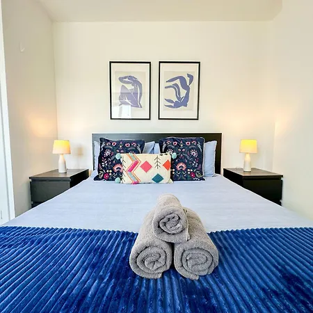 Cozy 2-bedroom Flat With Private Balcony Near Islington Station, Canonbury * London