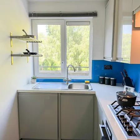 Apartment Cozy 2-bedroom Flat With Private Balcony Near Islington Station, Canonbury