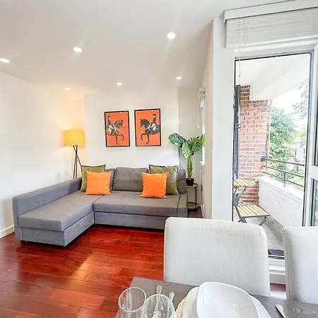 Cozy 2-bedroom Flat With Private Balcony Near Islington Station, Canonbury *
