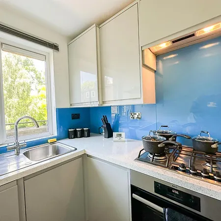 Cozy 2-bedroom Flat With Private Balcony Near Islington Station, Canonbury * London