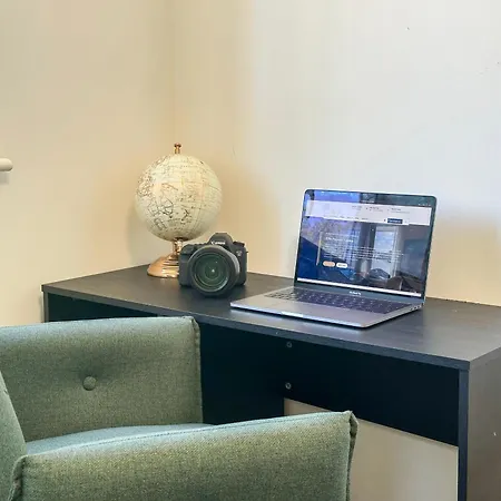 Cozy 2-bedroom Flat With Private Balcony Near Islington Station, Canonbury Apartment *