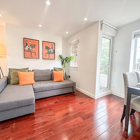 Cozy 2-bedroom Flat With Private Balcony Near Islington Station, Canonbury * London