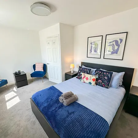 Cozy 2-bedroom Flat With Private Balcony Near Islington Station, Canonbury * London