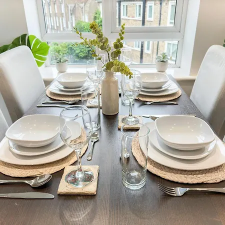 Cozy 2-bedroom Flat With Private Balcony Near Islington Station, Canonbury *