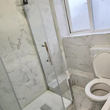 Newly Fitted 2 Bedroom Battersea Flat Apartment