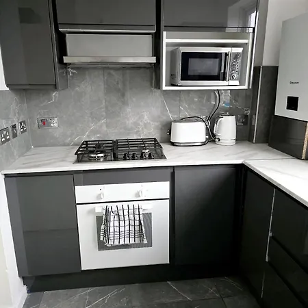 Apartment Newly Fitted 2 Bedroom Battersea Flat