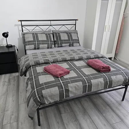 Newly Fitted 2 Bedroom Battersea Flat * London