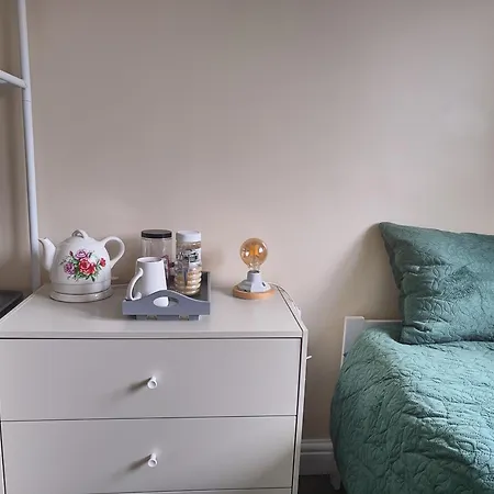 Clifton House O2 & Excel With Private Bathroom And Breakfast Option *