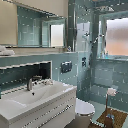 Clifton House O2 & Excel With Private Bathroom And Breakfast Option * London