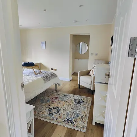 Bed & Breakfast Clifton House O2 & Excel With Private Bathroom And Breakfast Option *