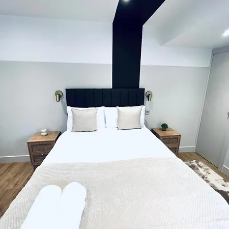 South Charming Ensuite Look Like Designer London