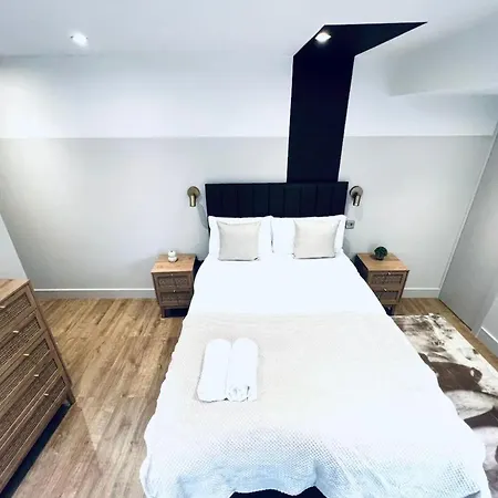 South Charming Ensuite Look Like Designer * London
