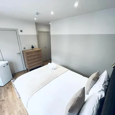 South Charming Ensuite Look Like Designer *