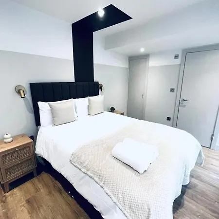 South Charming Ensuite Look Like Designer Aparthotel