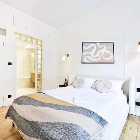 Amazing 3 Bed Great Portland Street Apartment