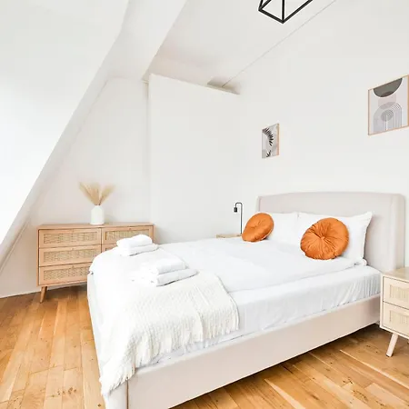 Amazing 3 Bed Great Portland Street Apartment London