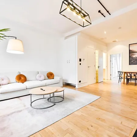 Amazing 3 Bed Great Portland Street London