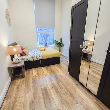 Cozy 2-bedroom With Free Wi-fi In Shepherds Bush Near Westfield *