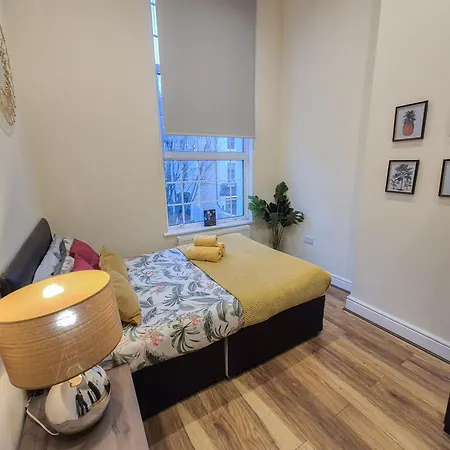 Apartment Cozy 2-bedroom With Free Wi-fi In Shepherds Bush Near Westfield