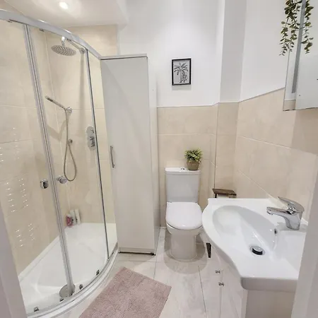 Cozy 2-bedroom With Free Wi-fi In Shepherds Bush Near Westfield * London