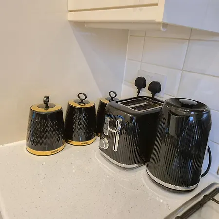 Cozy 2-bedroom With Free Wi-fi In Shepherds Bush Near Westfield Apartment London