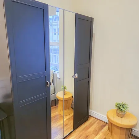 Cozy 2-bedroom With Free Wi-fi In Shepherds Bush Near Westfield
