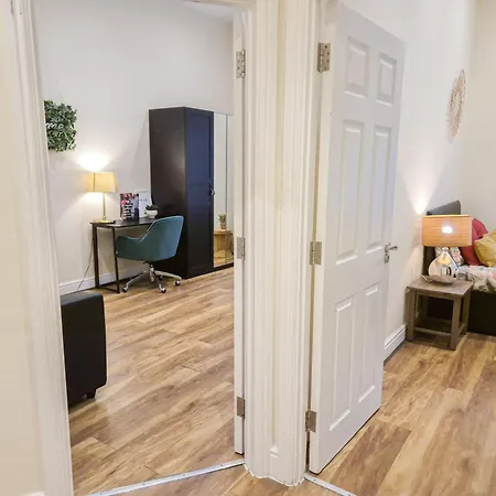 Apartment Cozy 2-bedroom With Free Wi-fi In Shepherds Bush Near Westfield *