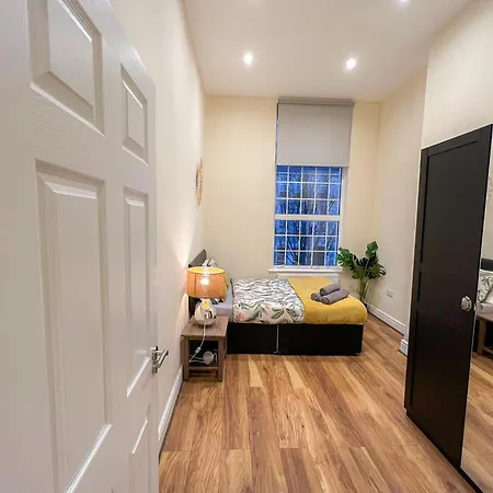 Cozy 2-bedroom With Free Wi-fi In Shepherds Bush Near Westfield