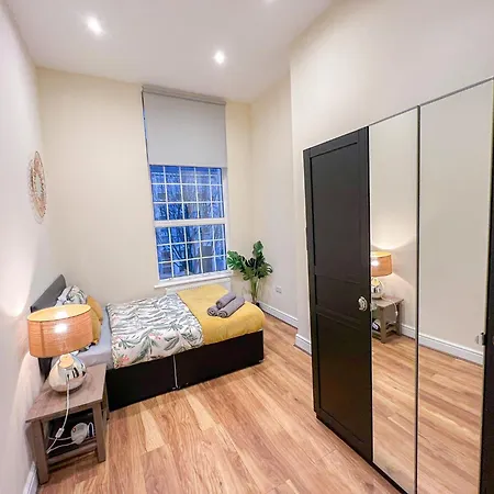 Cozy 2-bedroom With Free Wi-fi In Shepherds Bush Near Westfield Apartment