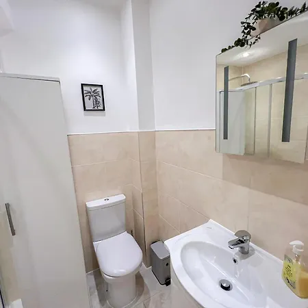 Apartment Cozy 2-bedroom With Free Wi-fi In Shepherds Bush Near Westfield *