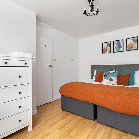 Holiday home Hale Lodge, Comfy For Families And Contractors