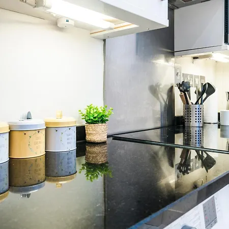 Charming Tooting Hideaway Garden, Resident Parking, Near Tooting Hospital London