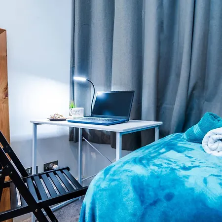 Charming Tooting Hideaway Garden, Resident Parking, Near Tooting Hospital