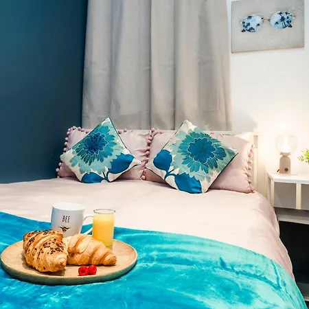 Apartment Charming Tooting Hideaway Garden, Resident Parking, Near Tooting Hospital