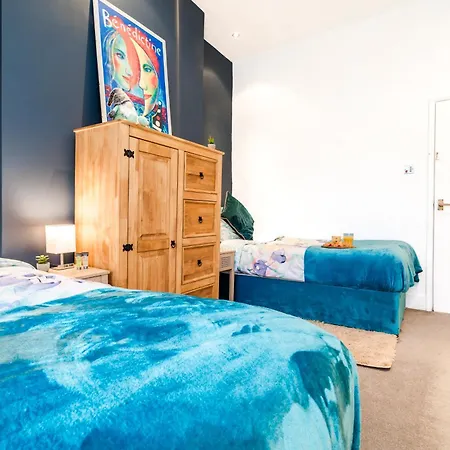 Apartment Charming Tooting Hideaway Garden, Resident Parking, Near Tooting Hospital *