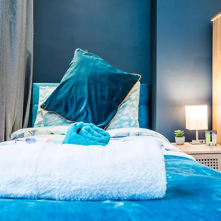 Charming Tooting Hideaway Garden, Resident Parking, Near Tooting Hospital * London
