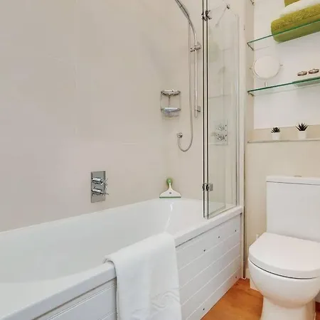Vy6 - Stylish Loft-style 1-bed Near Borough Market Apartment London