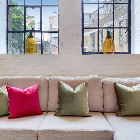 Vy6 - Stylish Loft-style 1-bed Near Borough Market *