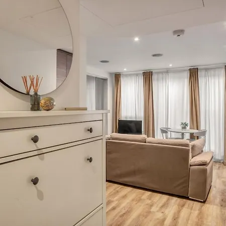 Charming 1 Bed With Ac Next To Vauxhall Station- Zone 1 Apartment London