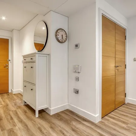 Charming 1 Bed With Ac Next To Vauxhall Station- Zone 1 Apartment London