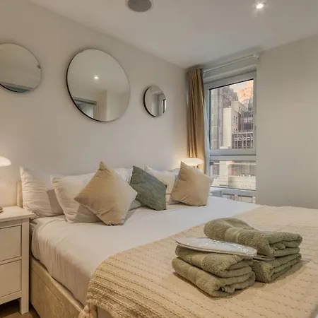 Charming 1 Bed With Ac Next To Vauxhall Station- Zone 1 *