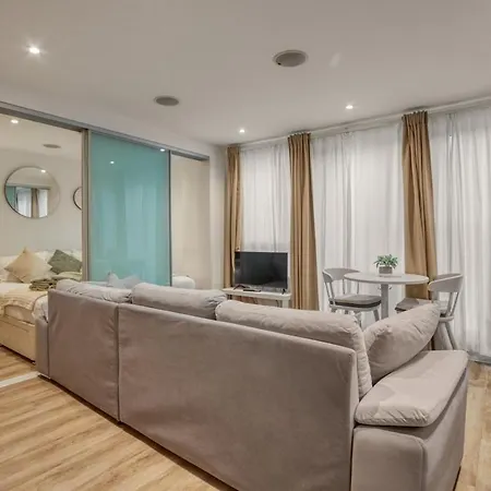Charming 1 Bed With Ac Next To Vauxhall Station- Zone 1 Apartment London