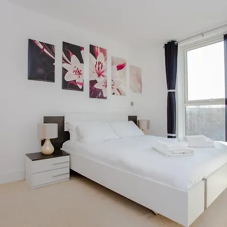 Brand New 2 Bedroom 2 Bath Flat At Brixton Station And O2 For Max 8 Guests