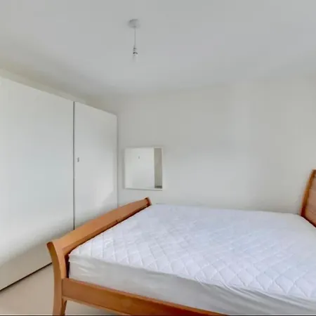 5 Star Flat-15 Mins To The Apartment