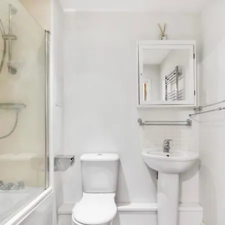 5 Star Flat-15 Mins To The Apartment *