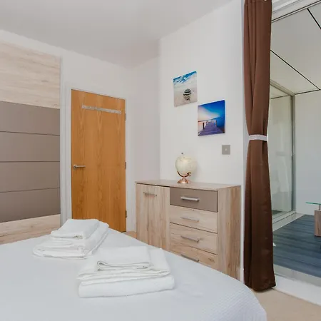 Apartment Brand New 2 Bedroom 2 Bath Flat At Brixton Station And O2 For Max 8 Guests London
