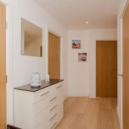 Brand New 2 Bedroom 2 Bath Flat At Brixton Station And O2 For Max 8 Guests Apartment London